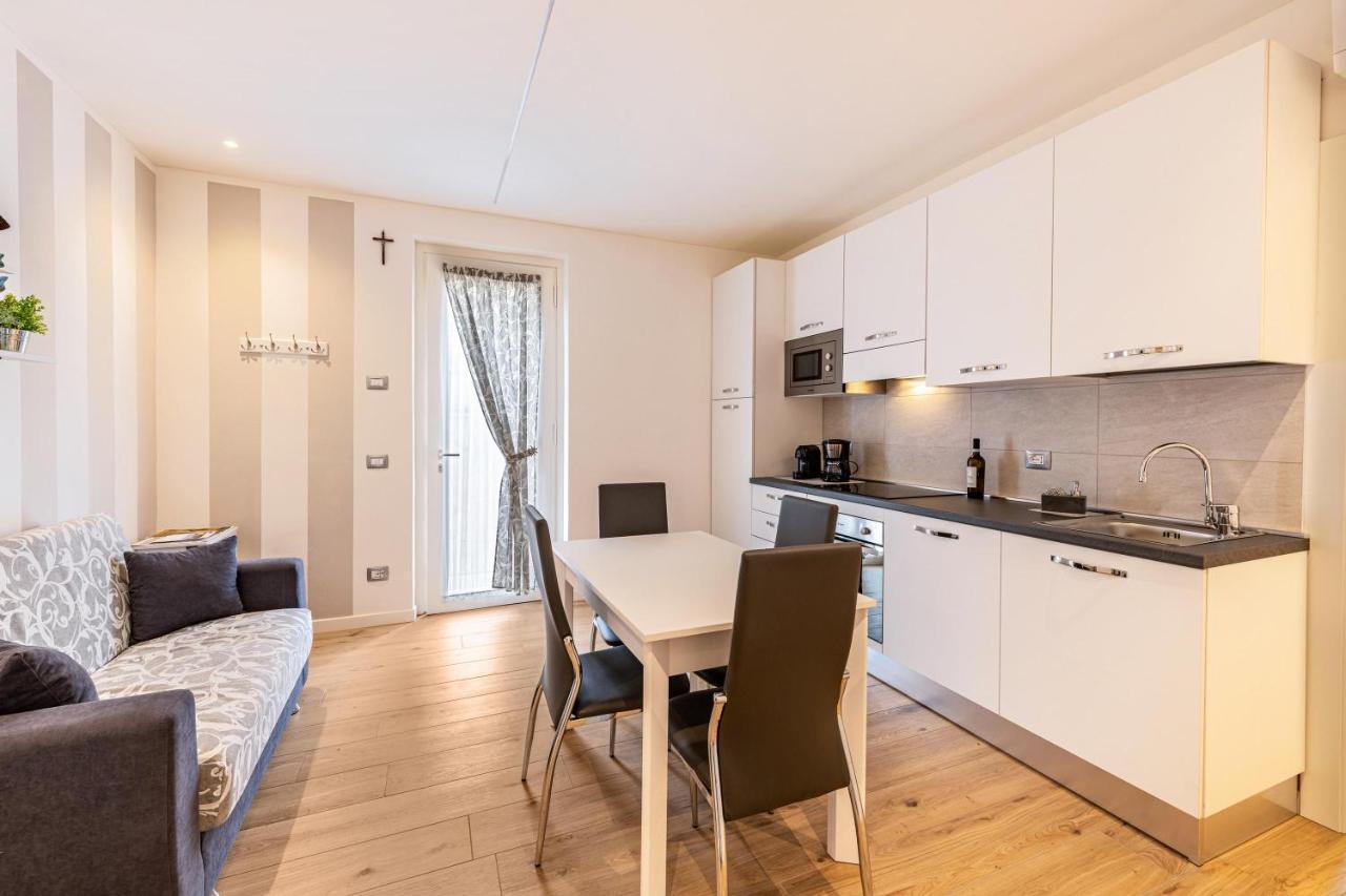 New Casa Ilaria Close To Center Torri Del Benaco Luaran gambar
